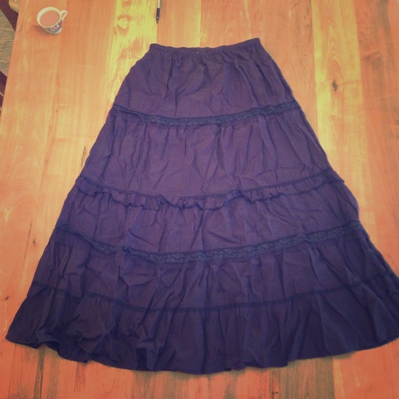 Maxi skirt with lace detail