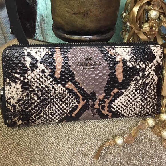 Coach Handbags - ⚡️FINAL⚡️ Coach Wallet
