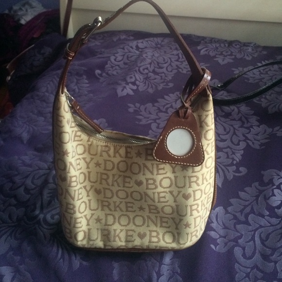 Brand new creme Dooney & Bourke shoulder bag - Picture 1 of 4