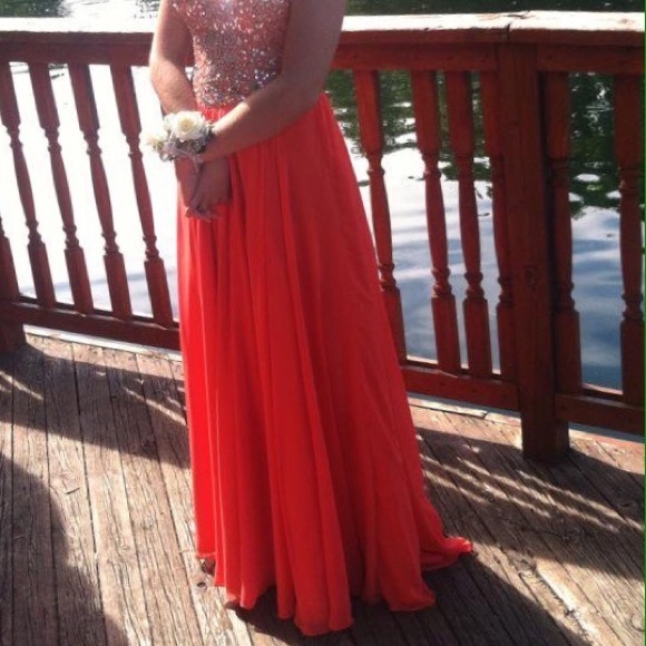 Formal dress - Picture 2 of 4