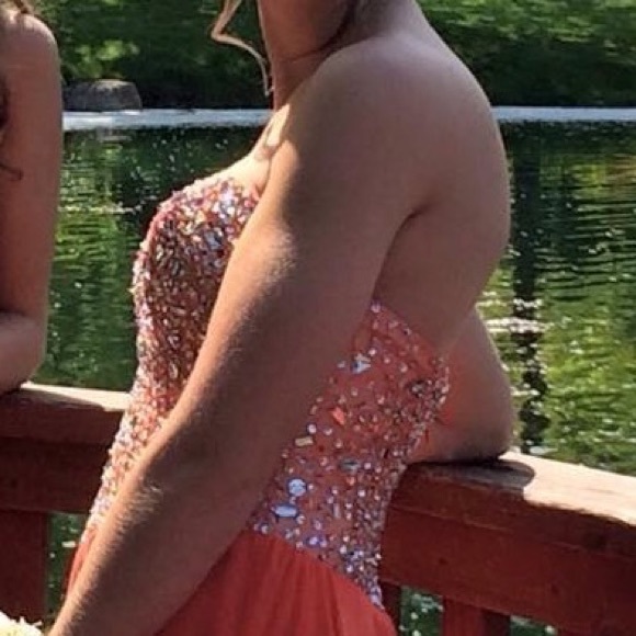 Formal dress - Picture 3 of 4