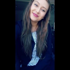 Meet your Posher, Lesly