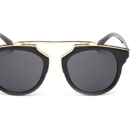 So Real Blogger Sunnies in Black and Gold
