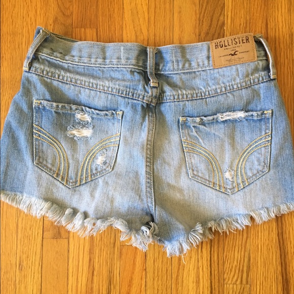 Hollister Shorts - Picture 2 of 3