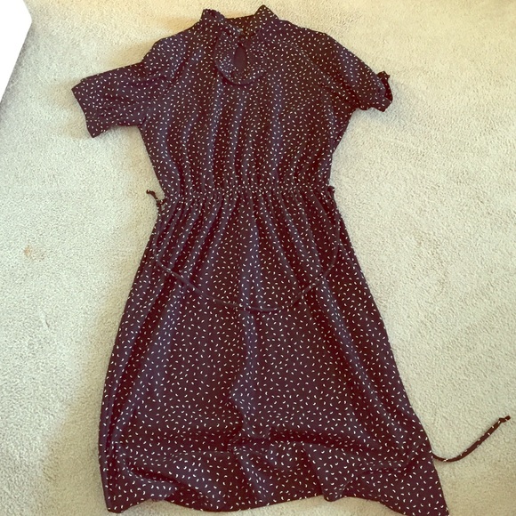Vintage black and white dress w/ ruffles collar L