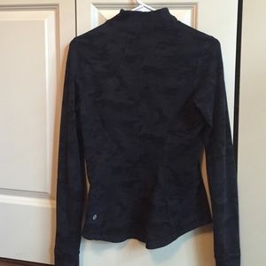 Lululemon black camo forme jacket