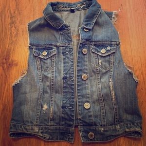 American Eagle size small distressed Denim vest
