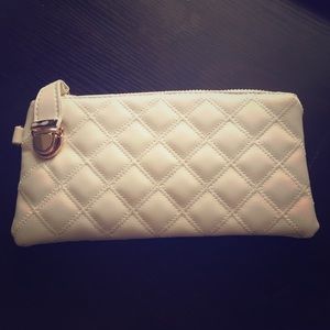 Quilted wristlet wallet