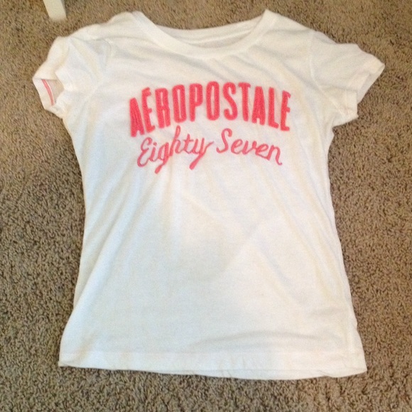 White Aeropostale T-shirt