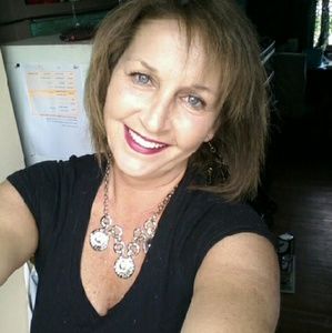 Meet your Posher, Lora