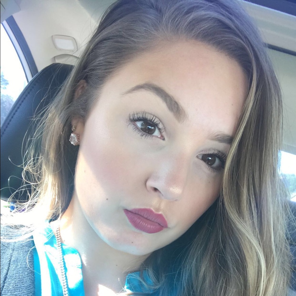 Meet your Posher, Kendra