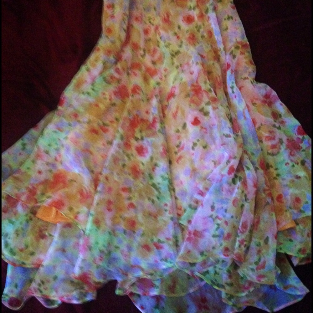 Gorgeous Tulip Skirt- amazing movement - Picture 4 of 4