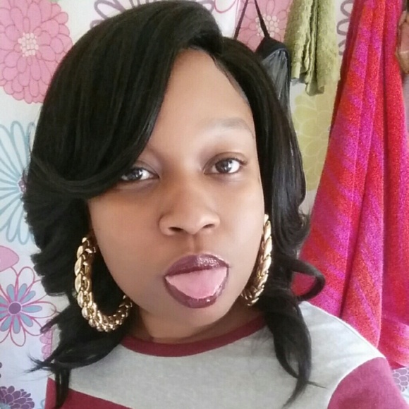 Come check out my closet! - Picture 4 of 4