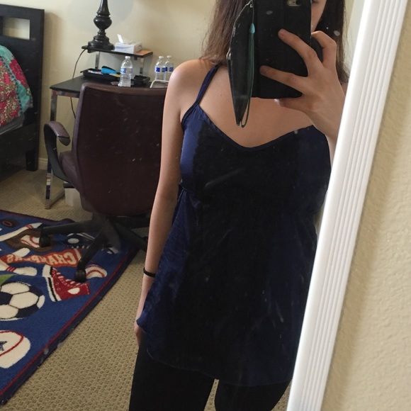 Top - Picture 2 of 2