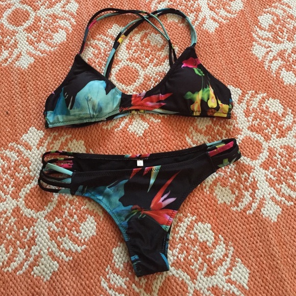 BeachBabe custom swim suit