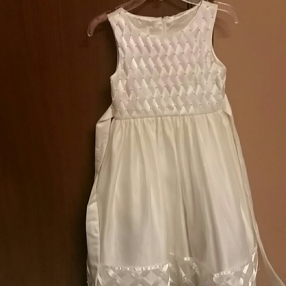 A white dress,my daughter wore it for Easter - Picture 1 of 2