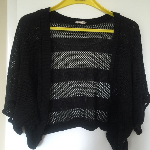 Black Short Sleeve Crocheted Bolero