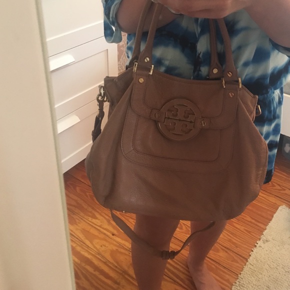 Tory Burch Amanda Hobo (Nude) - Picture 2 of 7