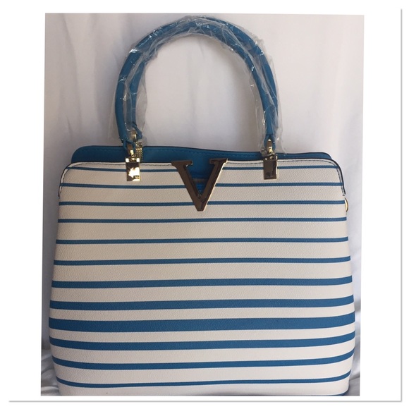 Kelye's Kloset Handbags - 🌺HP🌺Designer Blue Striped Vegan Shoulder Tote