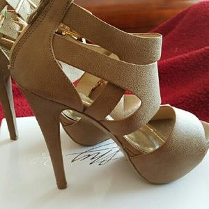 High heel taupe shoes
