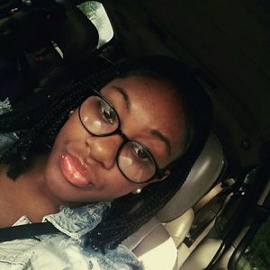 Meet your Posher, Zania