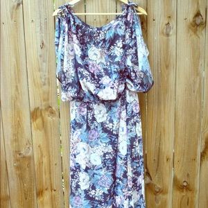 1970's Vintage Floral Flutter Sleeve Dress