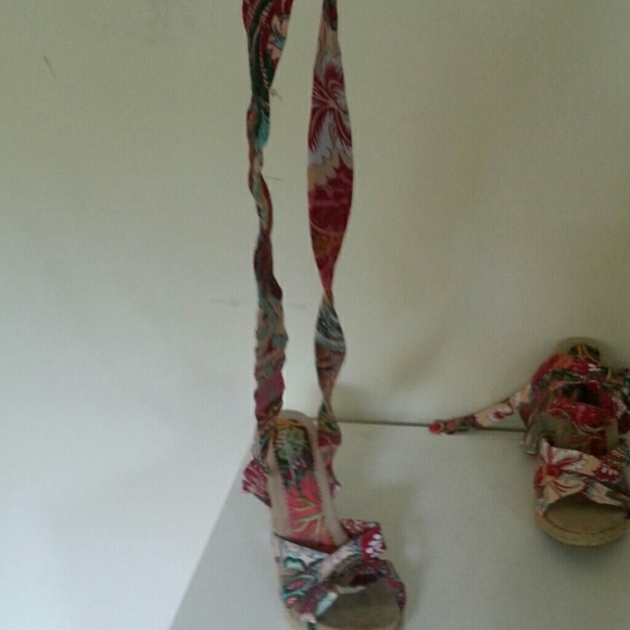 Sandles - Picture 2 of 2