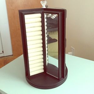 Rotating Jewelry Stand
