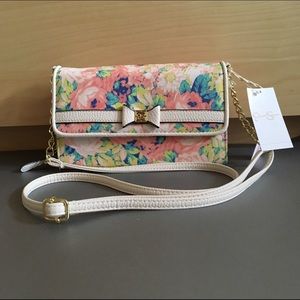 Jessica Simpson KARLA crossbody in 'floral coral'!