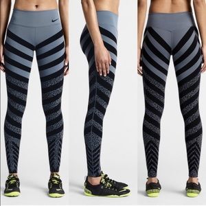 Nike legendary mezzo zebra leggings