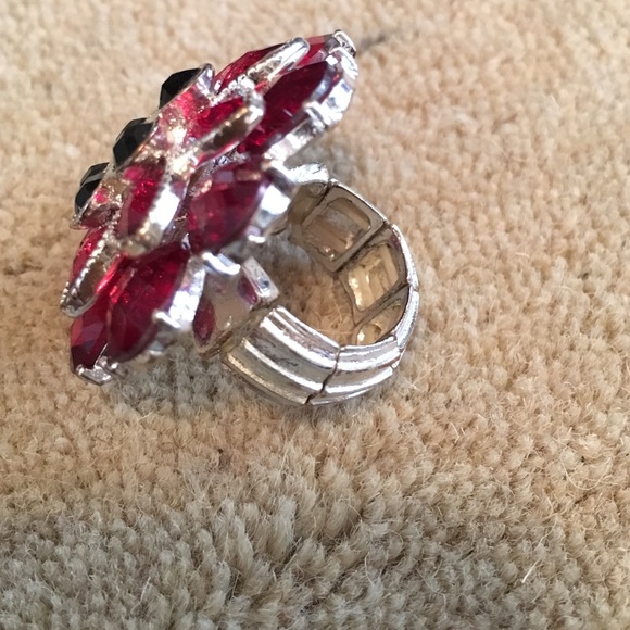 Oversized ring - Picture 2 of 2