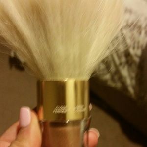 Victoria's Secret instant  bronzing brush.