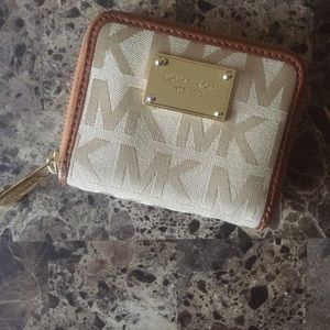Micheal Kors • Excellent condition • Wallet