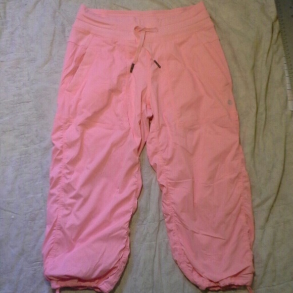 Lululemon peach cropped lined pants