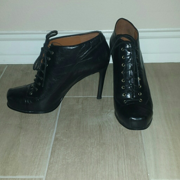 Shoes - Picture 2 of 4