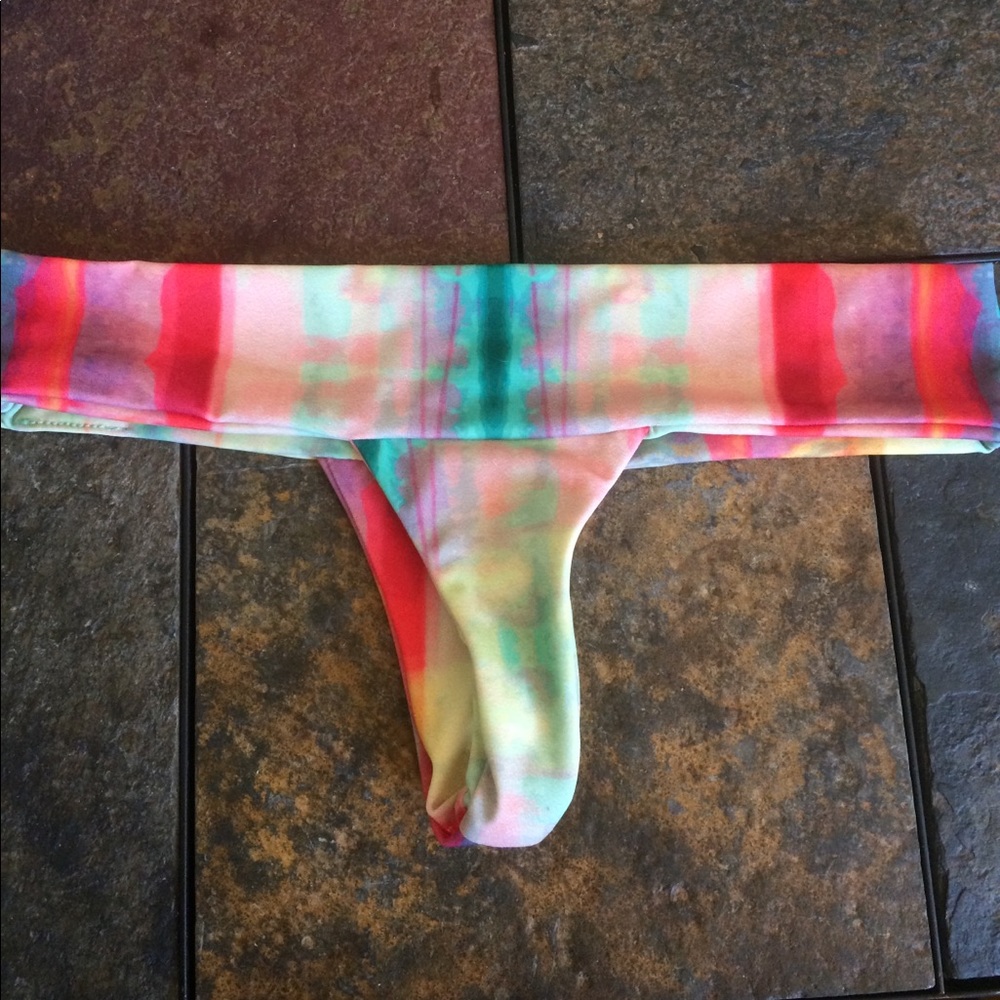 Stone fox swim