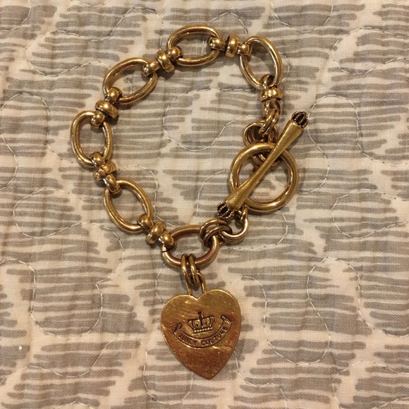 Gold Juicy toggle bracelet!