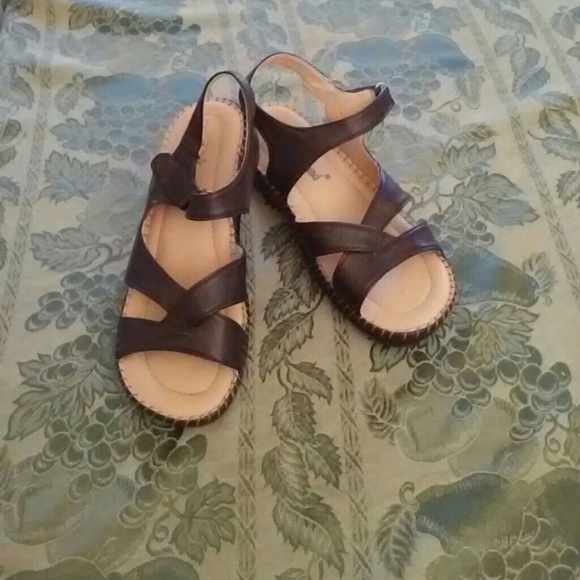 Women's Brown Comfortland Sandals