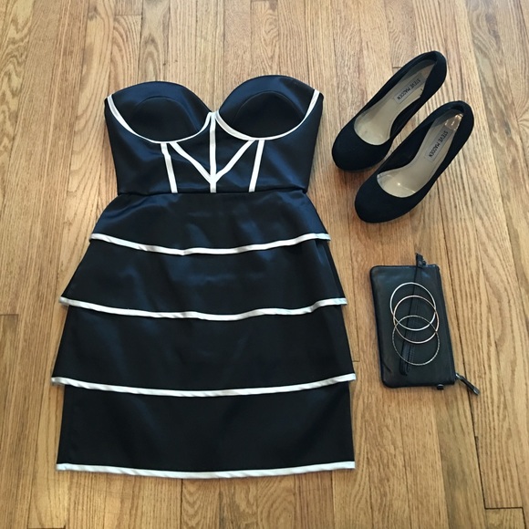 ✨HOST PICK ✨ Bebe mini strapless dress