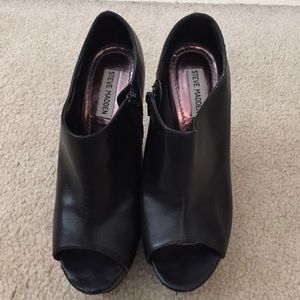 Steve Madden peep toe wedges