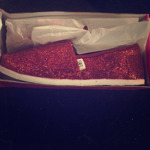 Ruby red glitter shoes!
