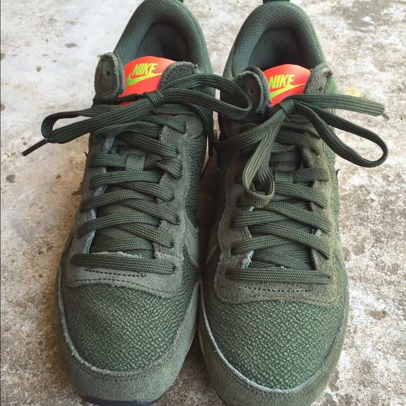 Nike Sneakers - Picture 2 of 4