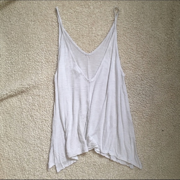 ⛔️ SOLD | Basic White Tank - Picture 2 of 2