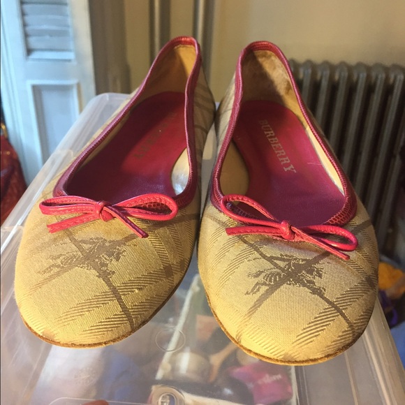 Burberry flats