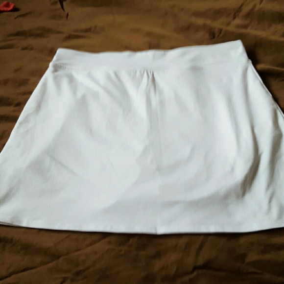Golf Skirt Never worn been in closet . Non smoker