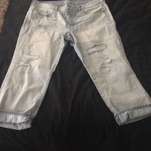 American Eagle boy crop capris