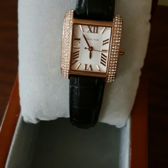 Michael.kors brown leather and rinestone wacth