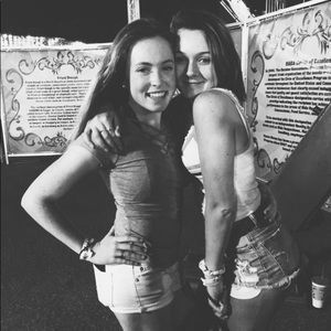 Meet your Posher, Caitlin