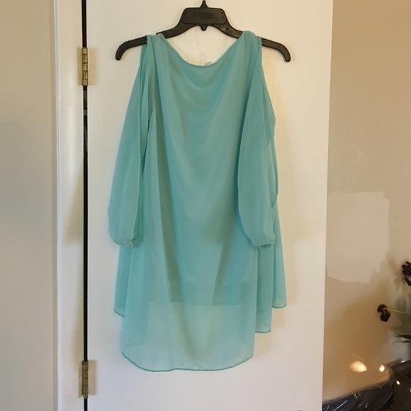 Open shoulder Hi Lo women's blouse. - Picture 2 of 3