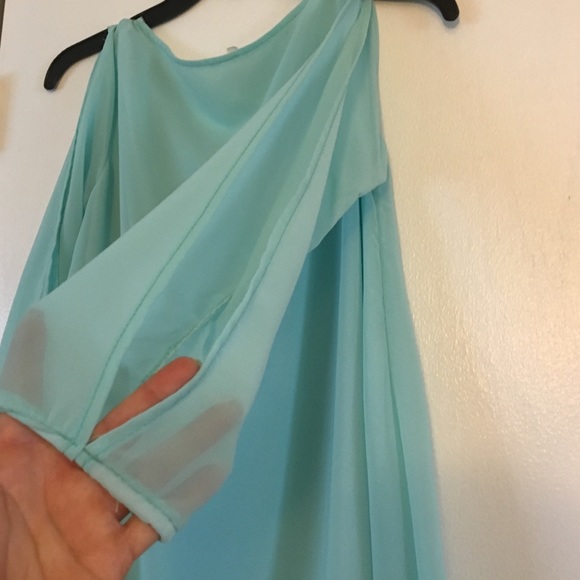 Open shoulder Hi Lo women's blouse. - Picture 3 of 3